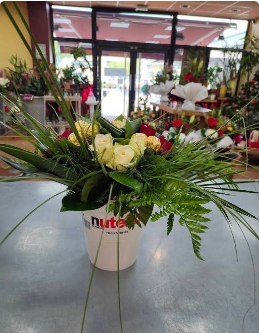 Bouquet composé à la main en boutique par Préférence Fleurs