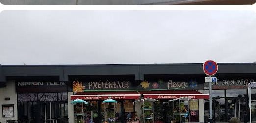 Devanture de la boutique Préférence Fleurs, Centre Commercial Bernadet